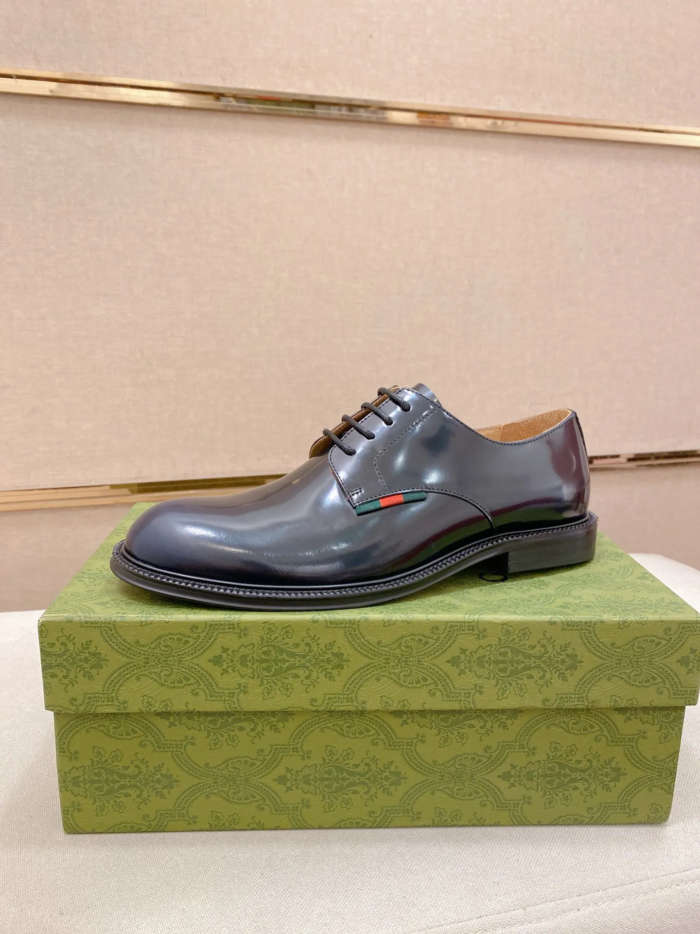 Men's shoes 💰: 520💰 (GUCCI) new series ss hot new products 💢 💠 Casual leather shoes 👞, first layer of cowhide, upper hardware buckles and logo on the sides of the shoe, brand logo on the insole and sole 💠 💎Upper: 100% cowhide 💎Inner: cowhide/100% 💎Feet: cowhide/100% 💎Sole: rubber/100% 💎SIZE: 38 39 40 41 42 43 44 Can be customized 45
